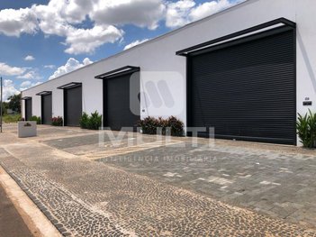 industrial em Rua Ana Parreira, Shopping Park - Uberlândia - MG