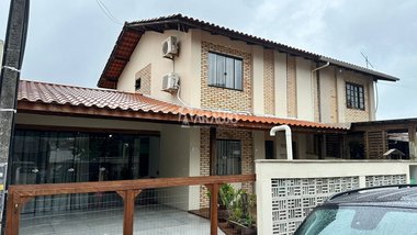house em Rua Rio Juquiá, Zimbros - Bombinhas - SC