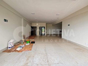 business em Avenida Toledo, Laranjeiras - Uberlândia - MG