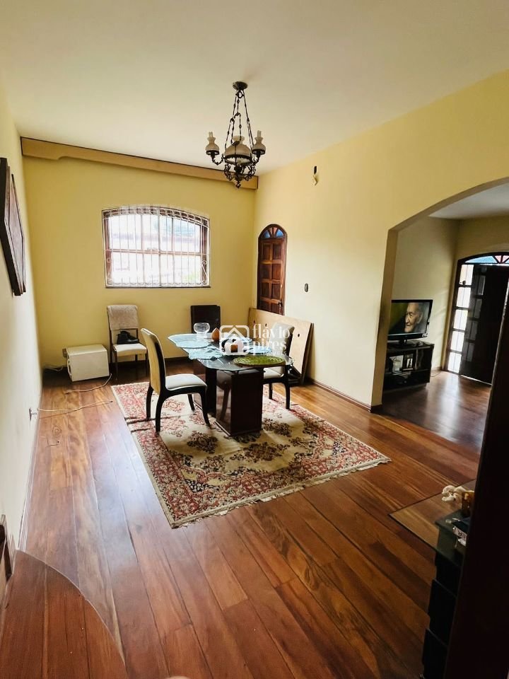 Casa com 5 quartos — Salgado Filho, Belo Horizonte