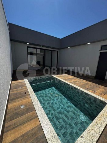 house em Avenida Victor Alves Pereira, Novo Mundo - Uberlândia - MG