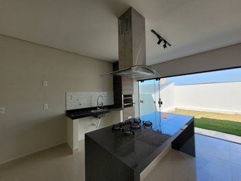 house em Rua Silvio de Campos Gurgel, Jardim Cambuí - Botucatu - SP