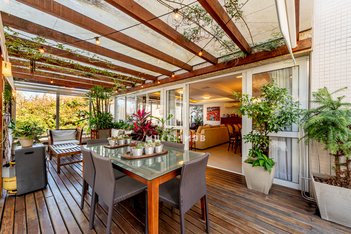 apartment em Avenida Luiz Manoel Gonzaga, Três Figueiras - Porto Alegre - RS