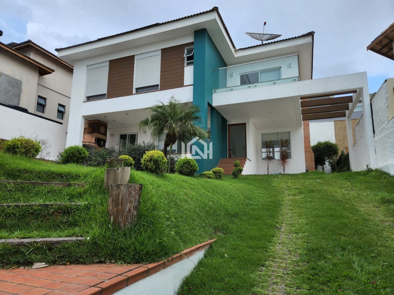Casa à venda e locação condominio Golf Village-fachada da casa
