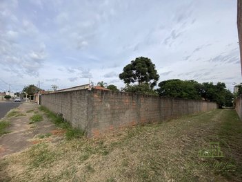 land_lot em Rua Florêncio Peres, Parque dos Pinheiros - Botucatu - SP