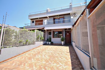 house em Rua Heitor Kramer, Guarujá - Porto Alegre - RS