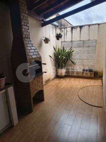 house em Rua Treviso, Presidente Roosevelt - Uberlândia - MG
