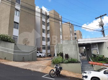 apartment em Rua Coronel Antônio Alves Pereira, Centro - Uberlândia - MG