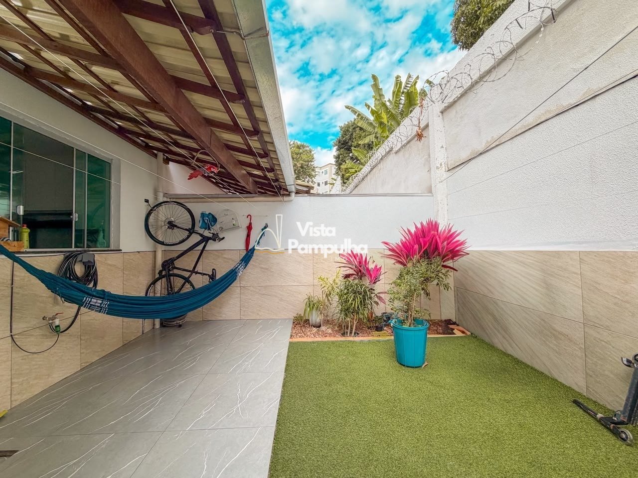 Casa com 3 quartos — Santa Amélia, Belo Horizonte