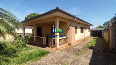 house em Rua Padre Hélvio Martuscello, Centro - Nepomuceno - MG