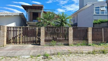 house em Rua Fermino Hemenegildo dos Santos, Carianos - Florianópolis - SC