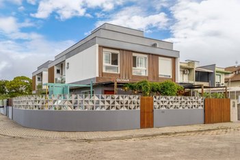 house em Rua Grumixama, Campeche - Florianópolis - SC
