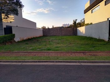 land_lot em Alameda Margarida Nagib Ozi Badin, Vivendas do Arvoredo - Londrina - PR