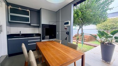 house em Rua dos Pirambus, Jurerê - Florianópolis - SC