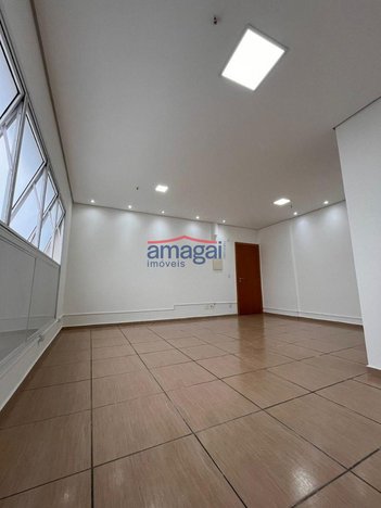 office em Avenida Orlando Hardt, Centro - Jacareí - SP