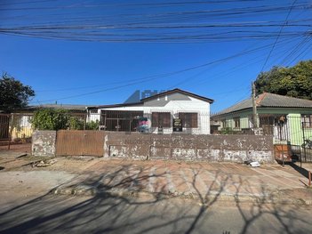 house em Avenida Souza Melo, Sarandi - Porto Alegre - RS