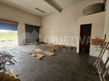 business em Avenida Professora Minervina Cândida de Oliveira, Umuarama - Uberlândia - MG