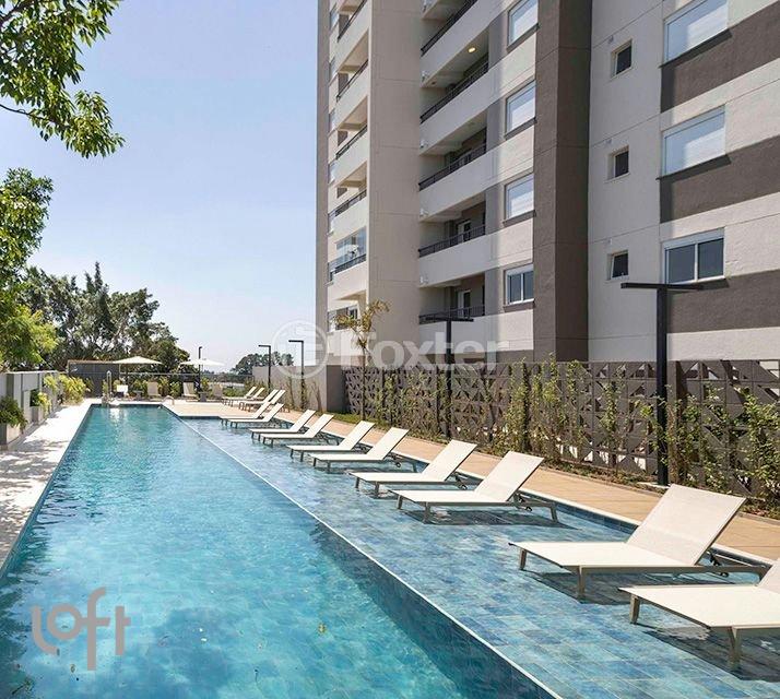 piscina-com-deck-e-espreguicadeiras-em-condominio.jpeg