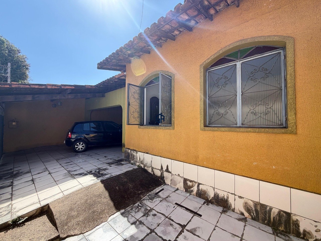 Casa com 3 quartos — Santa Mônica, Belo Horizonte