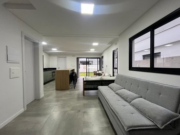 house em Rodovia Doutor Antônio Luiz Moura Gonzaga, Rio Tavares - Florianópolis - SC