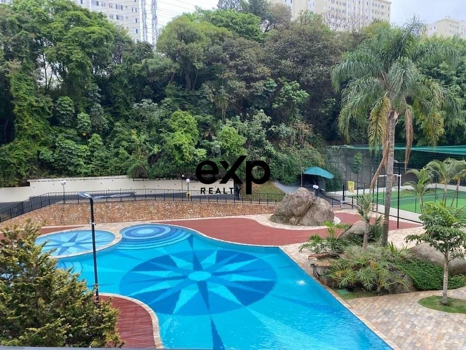 PISCINA E ÁREA VERDE