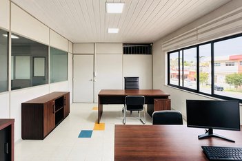 office em Avenida Senador Salgado Filho, Uberaba - Curitiba - PR