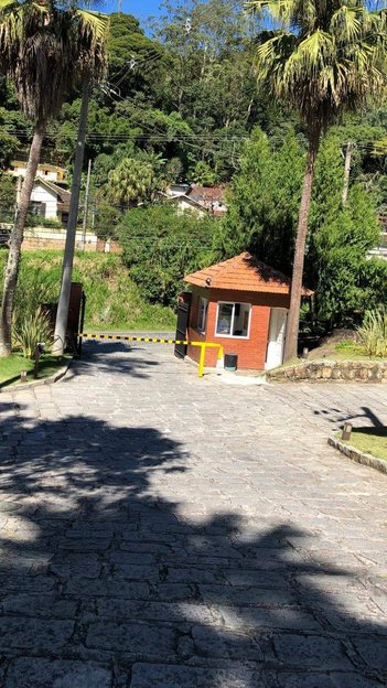 office em Rua Professor Stroeller, Quarteirão Brasileiro - Petrópolis - RJ