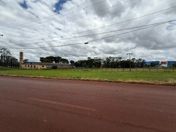 land_lot em Avenida Américo Deolindo Garla, Pacaembu - Londrina - PR