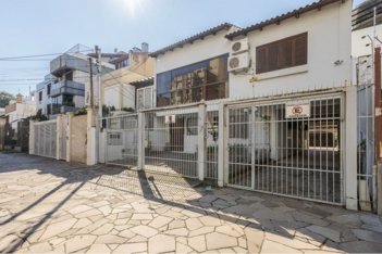 house em Rua Luzitana, Higienópolis - Porto Alegre - RS