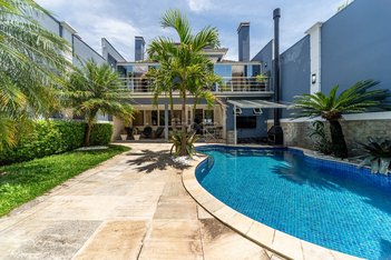 house em Avenida General Barreto Viana, Chácara das Pedras - Porto Alegre - RS