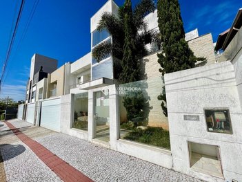house em Rua Cruz e Sousa, Praia dos Amores - Balneário Camboriú - SC