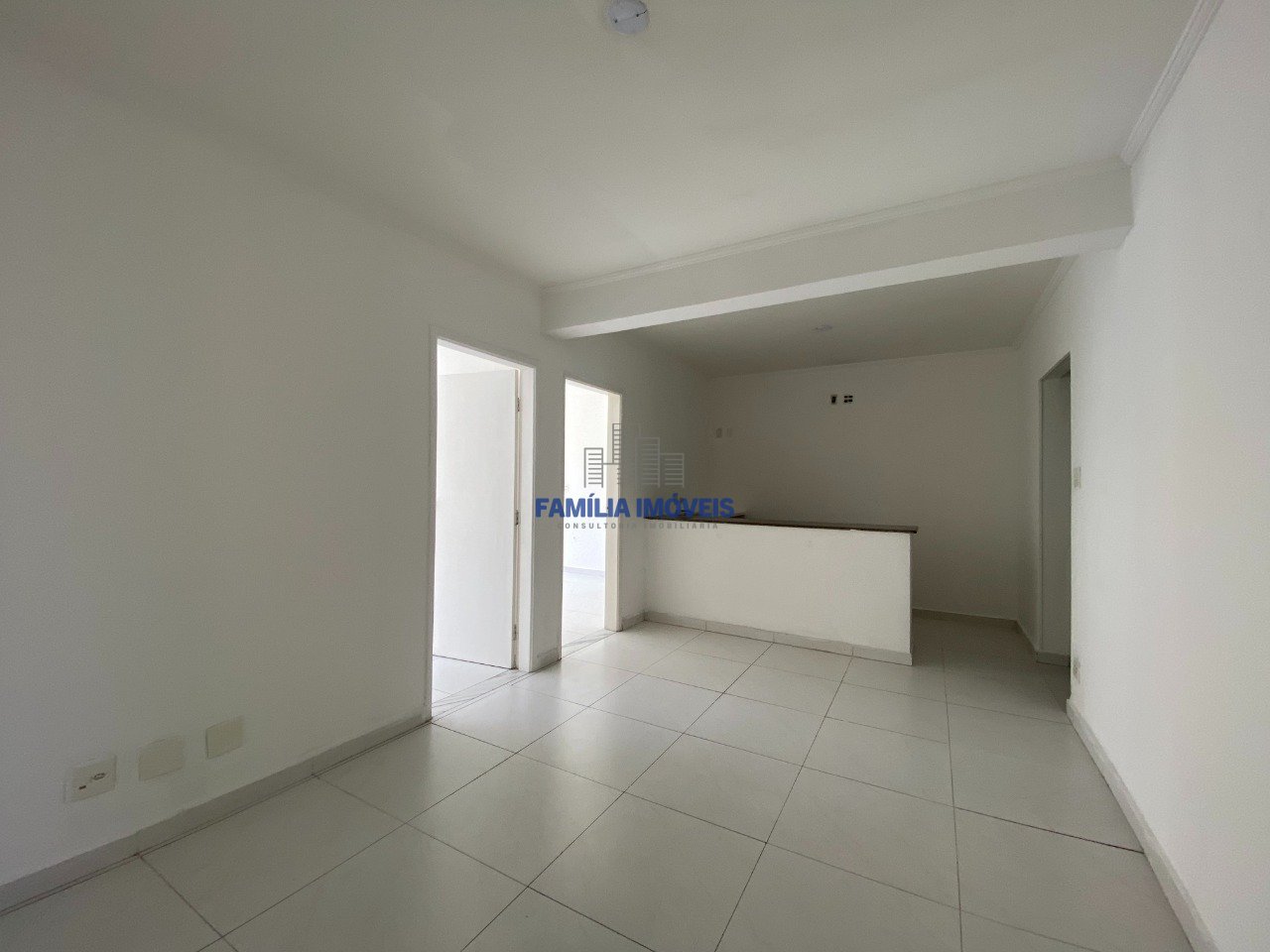 Comprar alugar conjunto comercial de frente no Centro de São Vicente SP