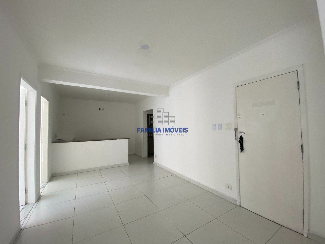 Comprar alugar conjunto comercial de frente no Centro de São Vicente SP