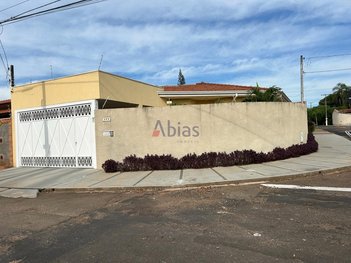 house em Avenida Doutor Renato de Toledo Porto, Parque Santa Mônica - São Carlos - SP