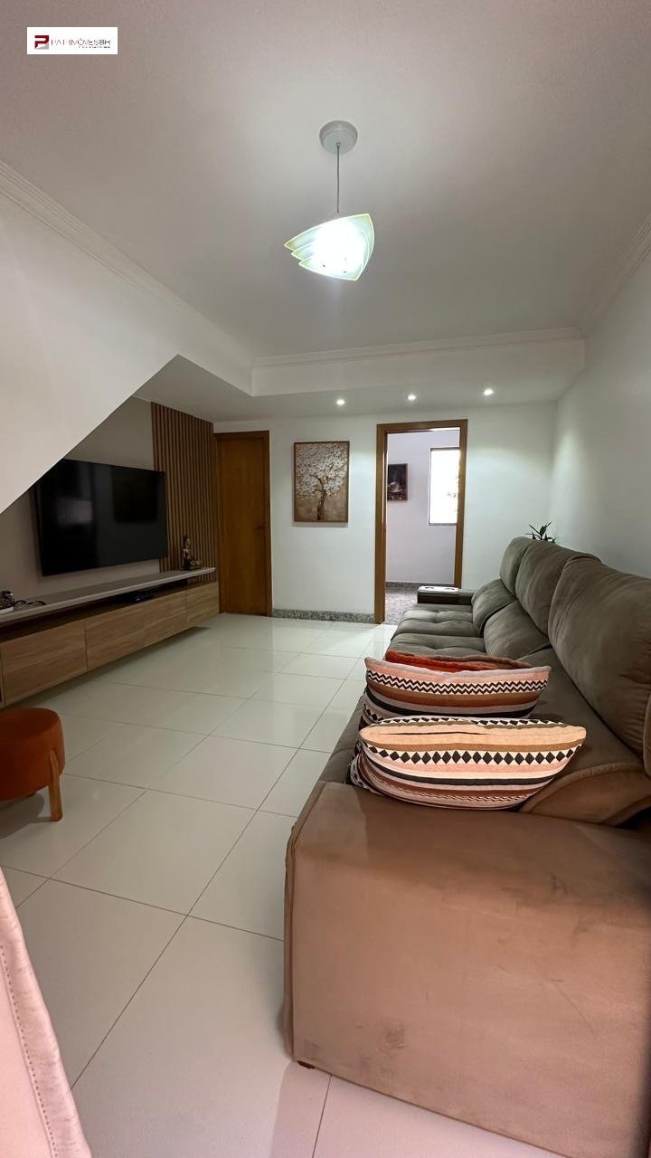 Casa com 3 quartos — Minaslândia (P Maio), Belo Horizonte