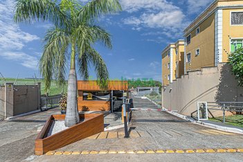 apartment em Rua Pioneiro João Perin, Parque Tarumã - Maringá - PR
