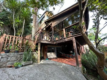 commercial_building em Jornalista Manoel de Menezes, Barra da Lagoa - Florianópolis - SC