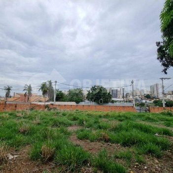 land_lot em Rua Guajajaras, Saraiva - Uberlândia - MG