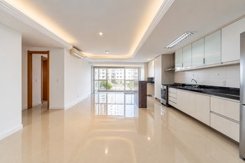 apartment em Avenida Luiz Manoel Gonzaga, Três Figueiras - Porto Alegre - RS