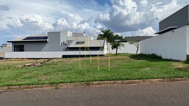 apartment em Avenida Vereador Carlito Cordeiro, Jardim Botânico - Uberlândia - MG