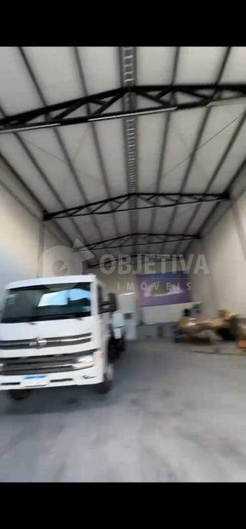 industrial em Avenida Iraque, Laranjeiras - Uberlândia - MG