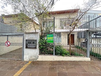 house em Avenida Plínio Brasil Milano, Passo da Areia - Porto Alegre - RS