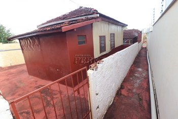 house em Rua Venezuela, Vila Brasil - Londrina - PR