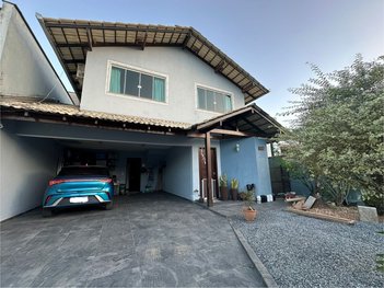 house em Rua Valdemiro Ender, Petrópolis - Joinville - SC