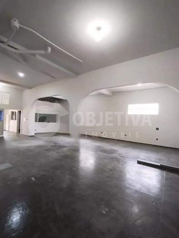 business em Rua Nordau Gonçalves de Melo, Santa Mônica - Uberlândia - MG