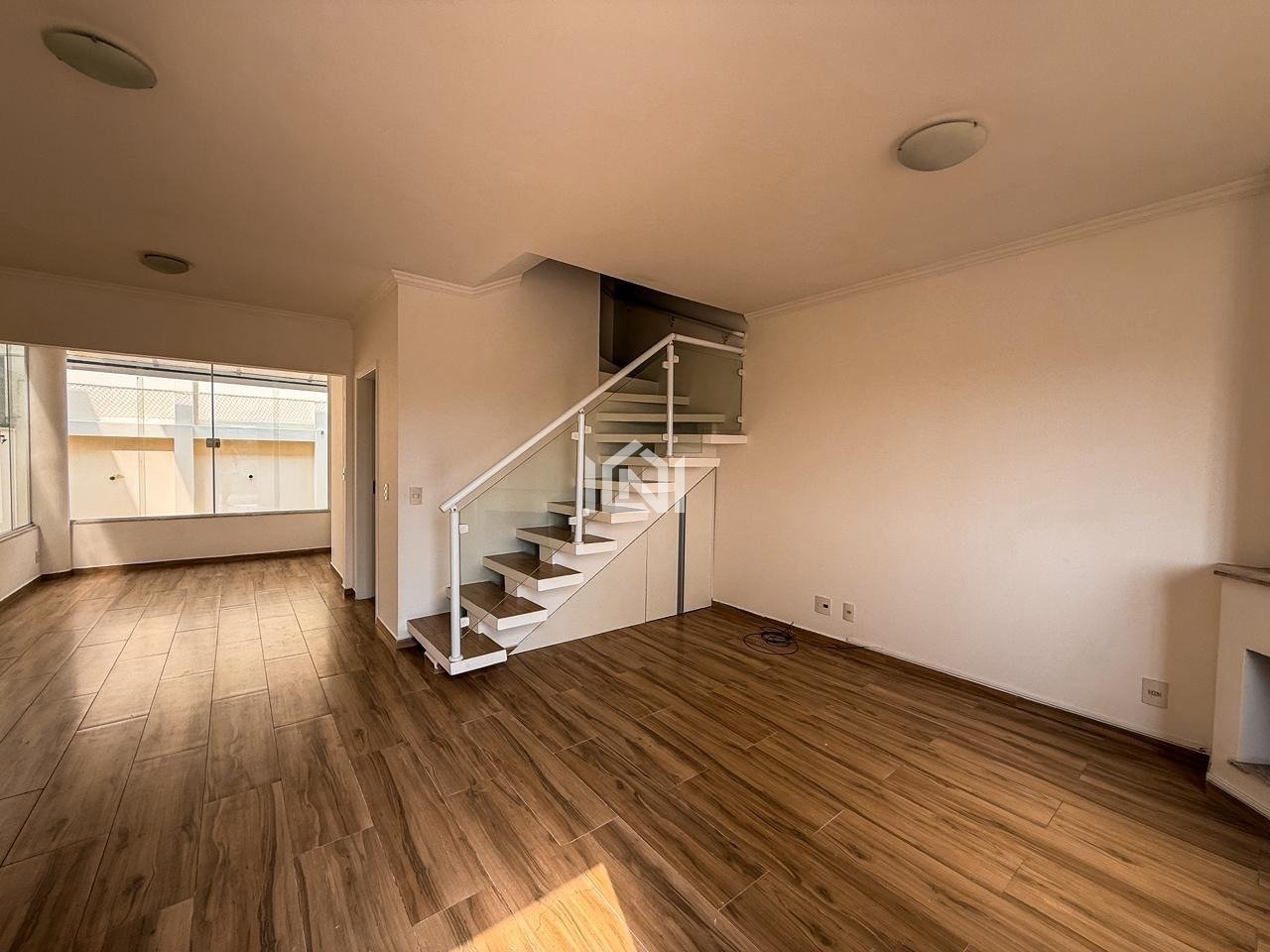 casa a venda no condominio villas da granja ||| - sala de estar