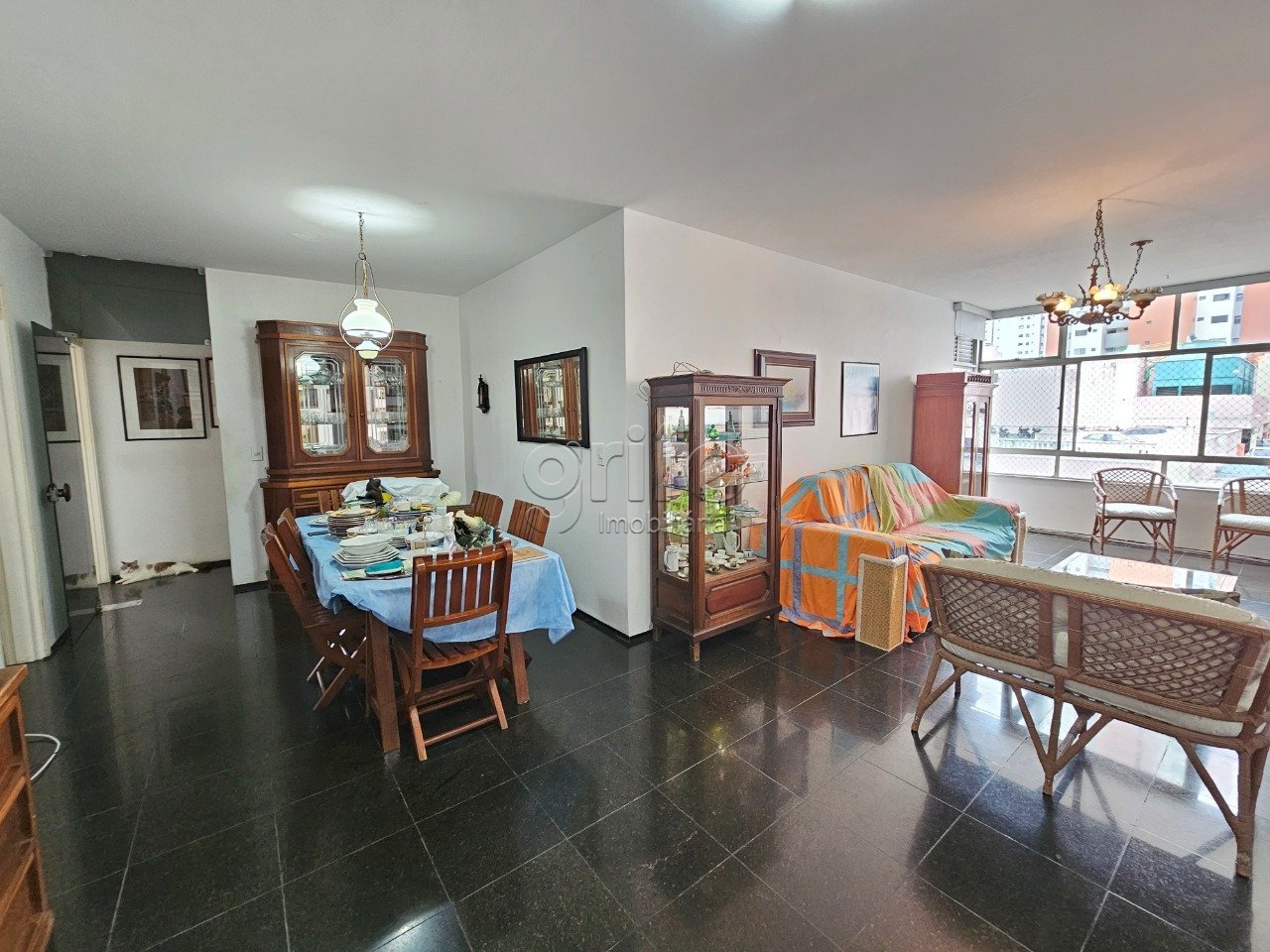 Apartamento de 4 Quartos, 4 Banheiros, 2 Vagas de Garagem-03