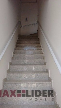 Escada em Marmore e corrimao em aluminio