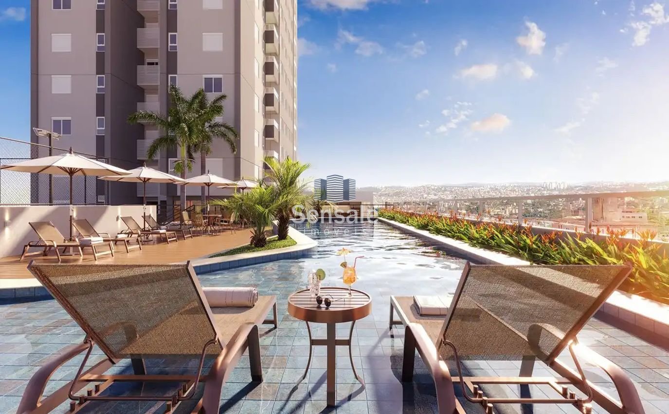 Piscina com deck molhado