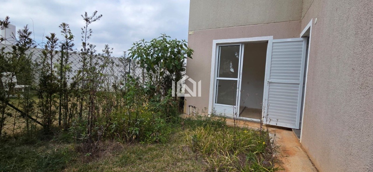 casa a venda no condominio encantada frente da casa
